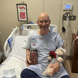 Jeff Byron in hospital recovering from kidney donation surgery.